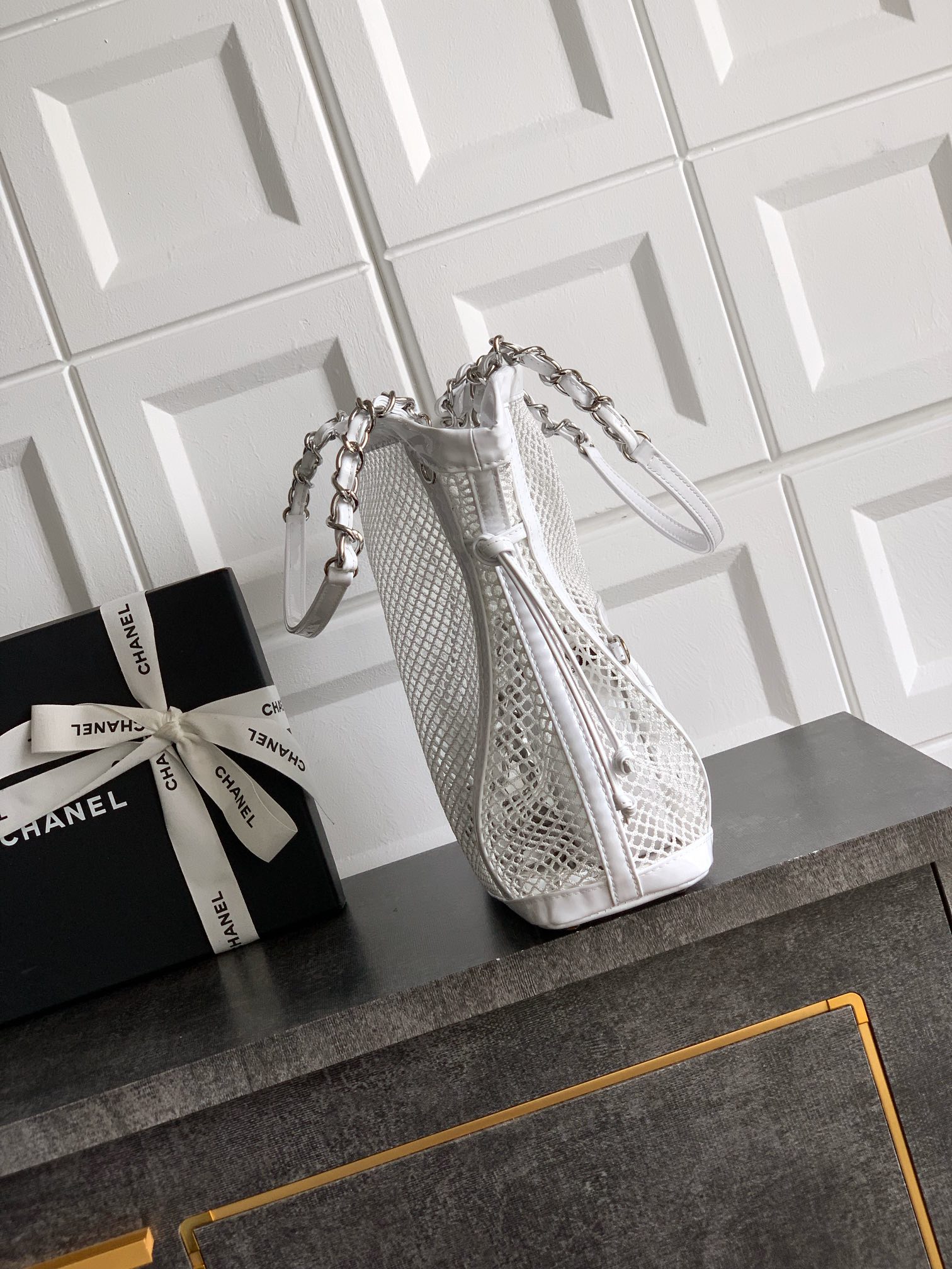 Chanel Basic Bag White 26cm-l-m