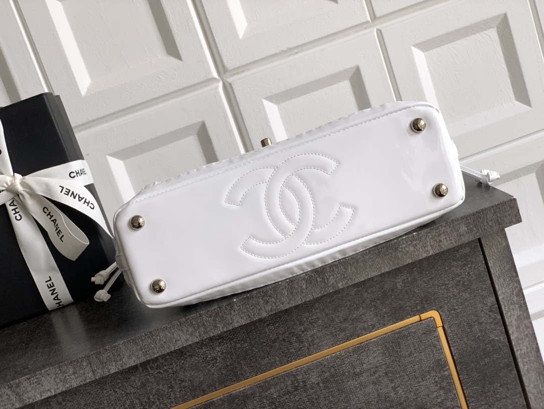 Chanel Basic Bag White 26cm-l-m