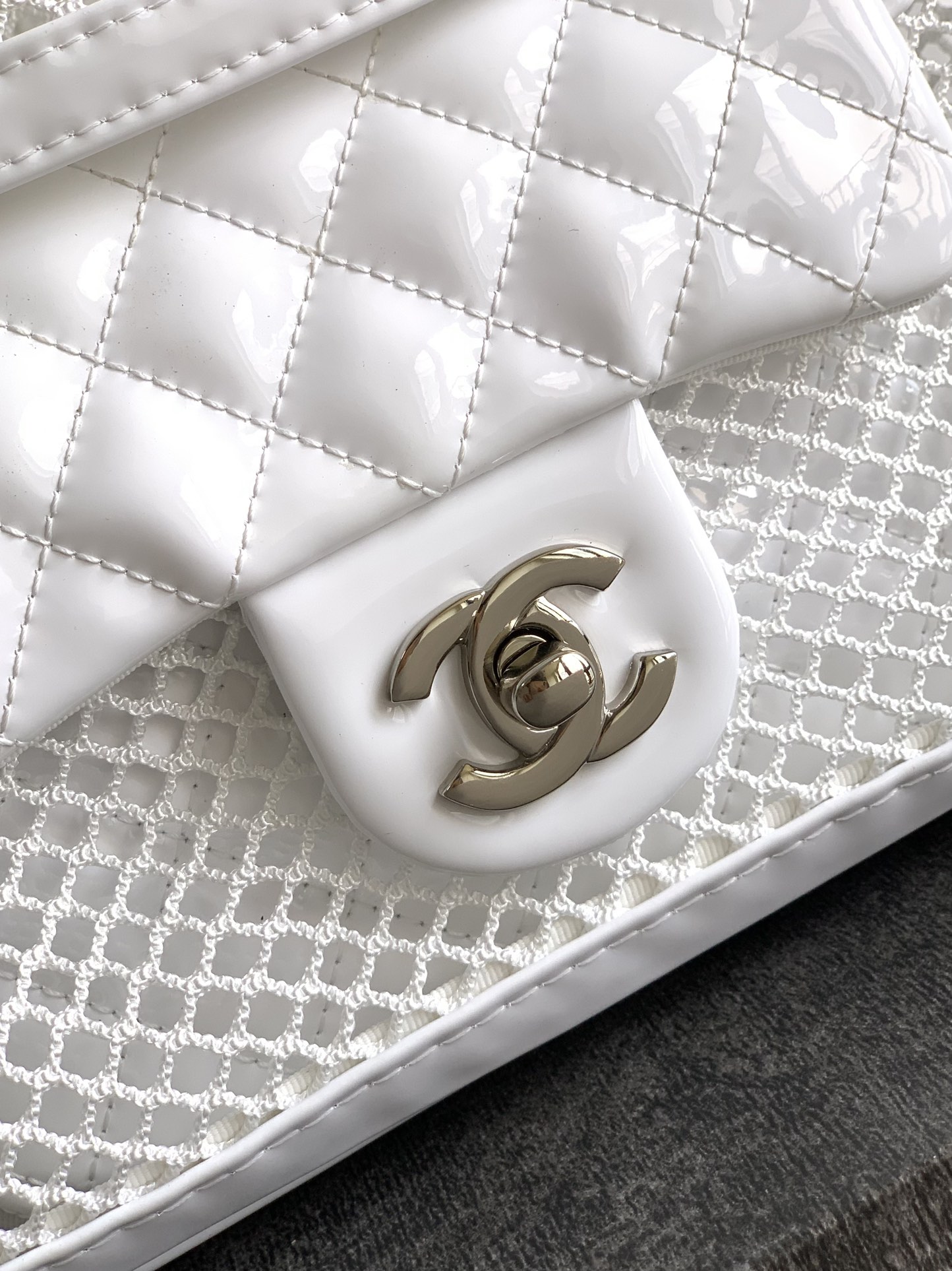 Chanel Basic Bag White 26cm-l-m