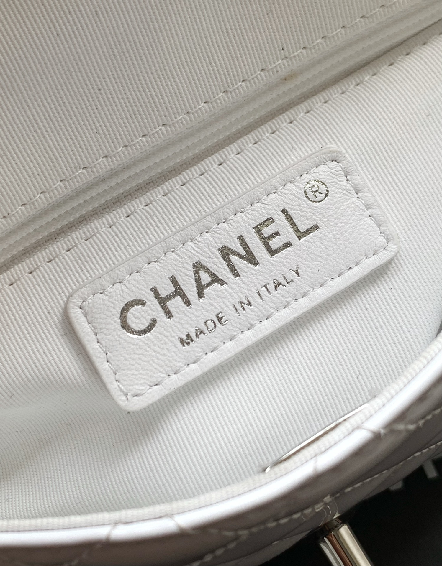 Chanel Basic Bag White 26cm-l-m