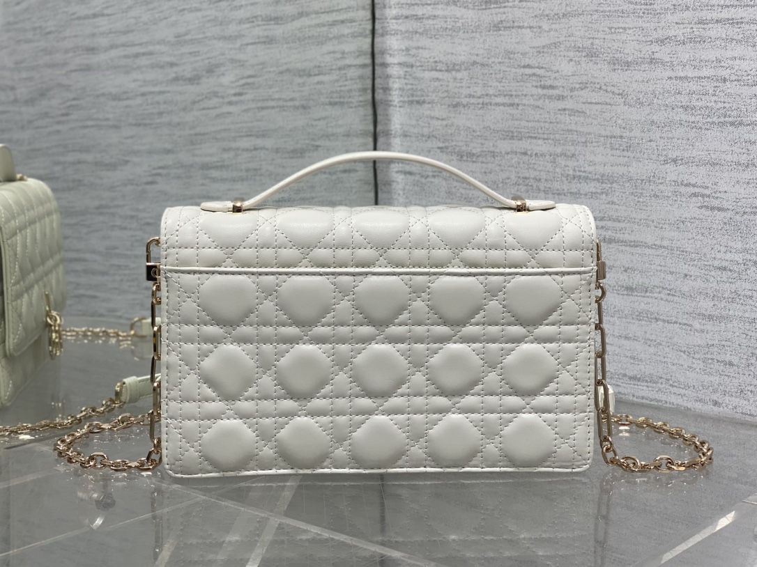 Clutch Bag Sheepskin White S-14cm
