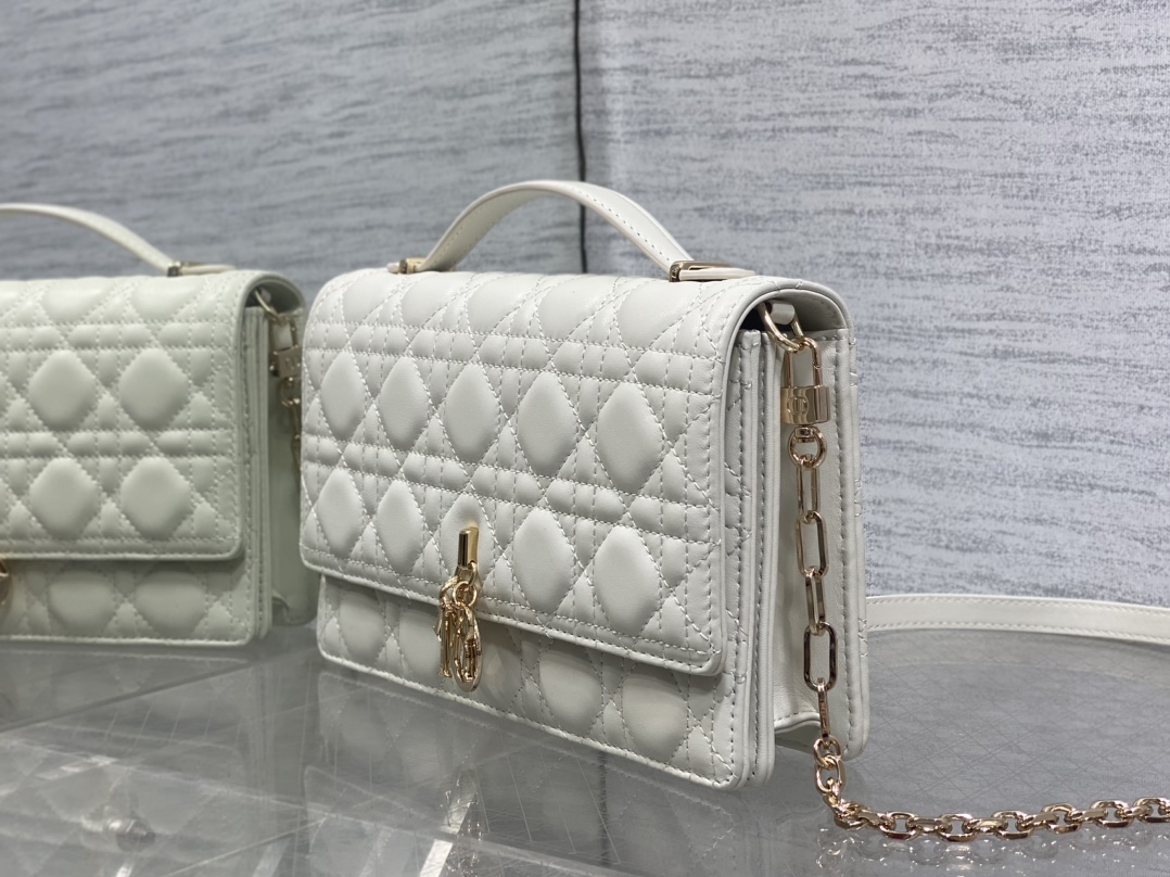 Clutch Bag Sheepskin White S-14cm