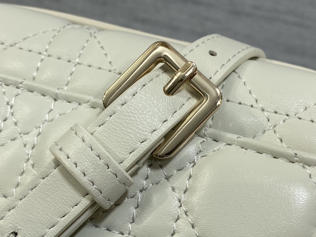 Clutch Bag Sheepskin White S-14cm