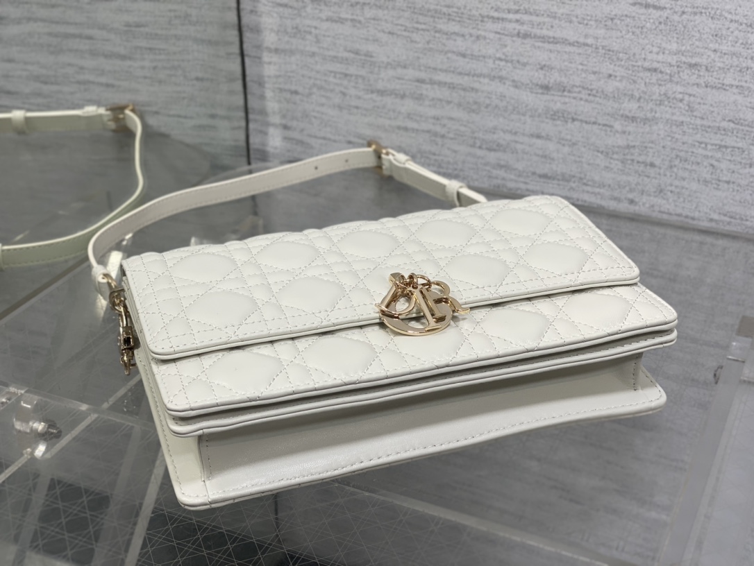 Clutch Bag Sheepskin White S-14cm