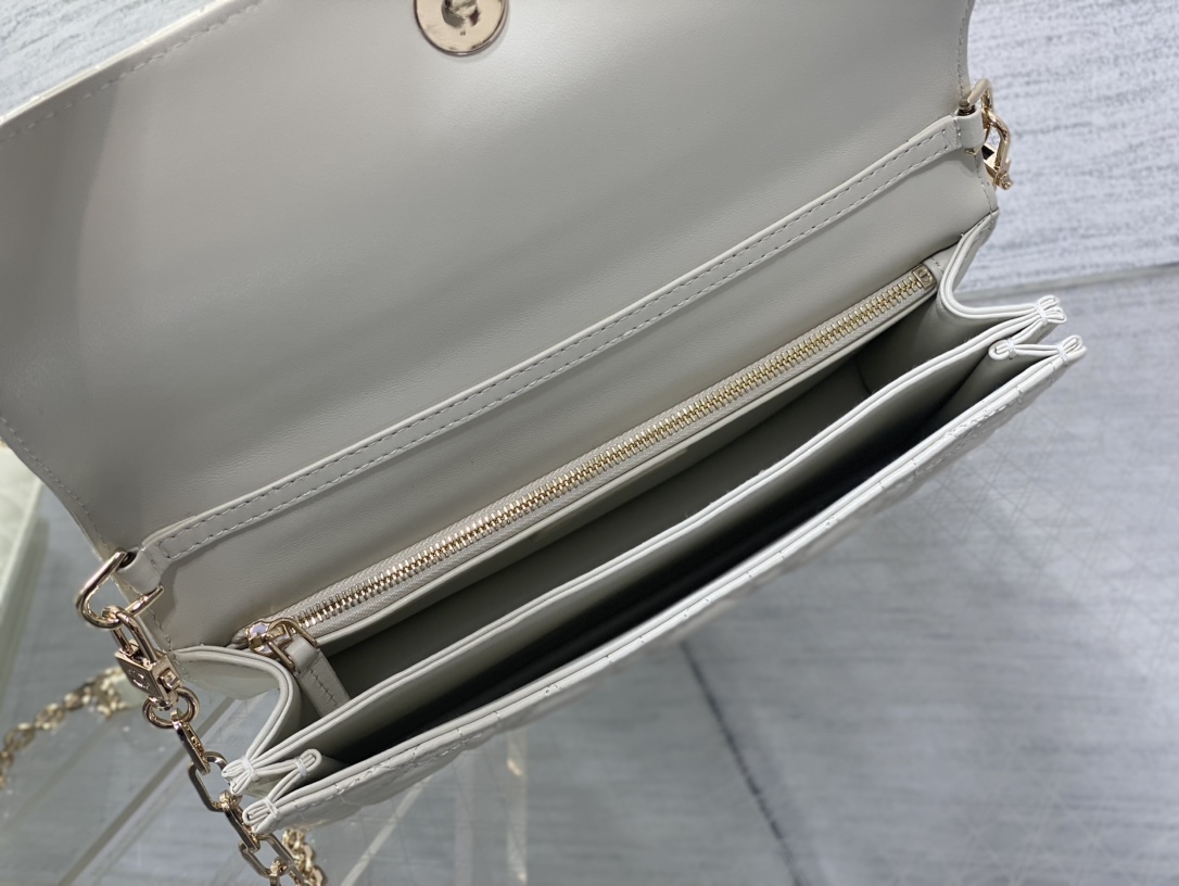 Clutch Bag Sheepskin White S-14cm