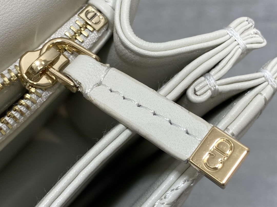 Clutch Bag Sheepskin White S-14cm
