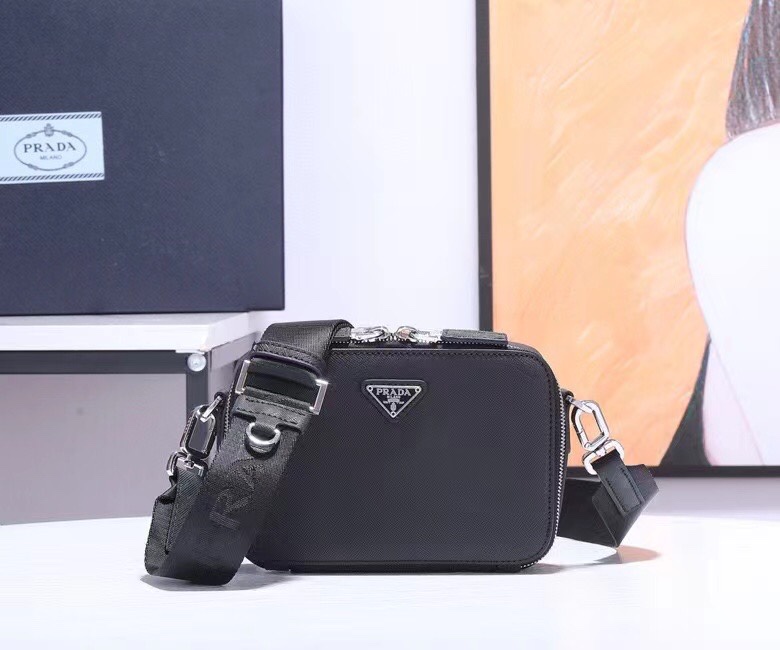 Prada Basic Bag Cow Leather M-l