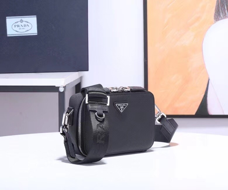 Prada Basic Bag Cow Leather M-l