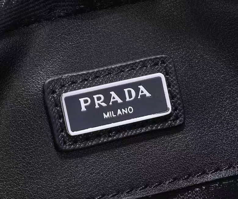 Prada Basic Bag Cow Leather M-l
