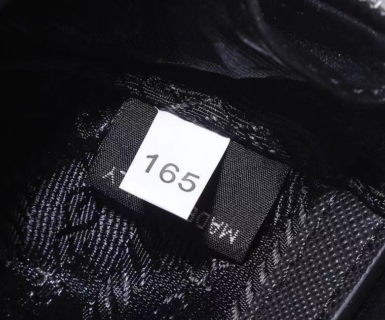 Prada Basic Bag Cow Leather M-l