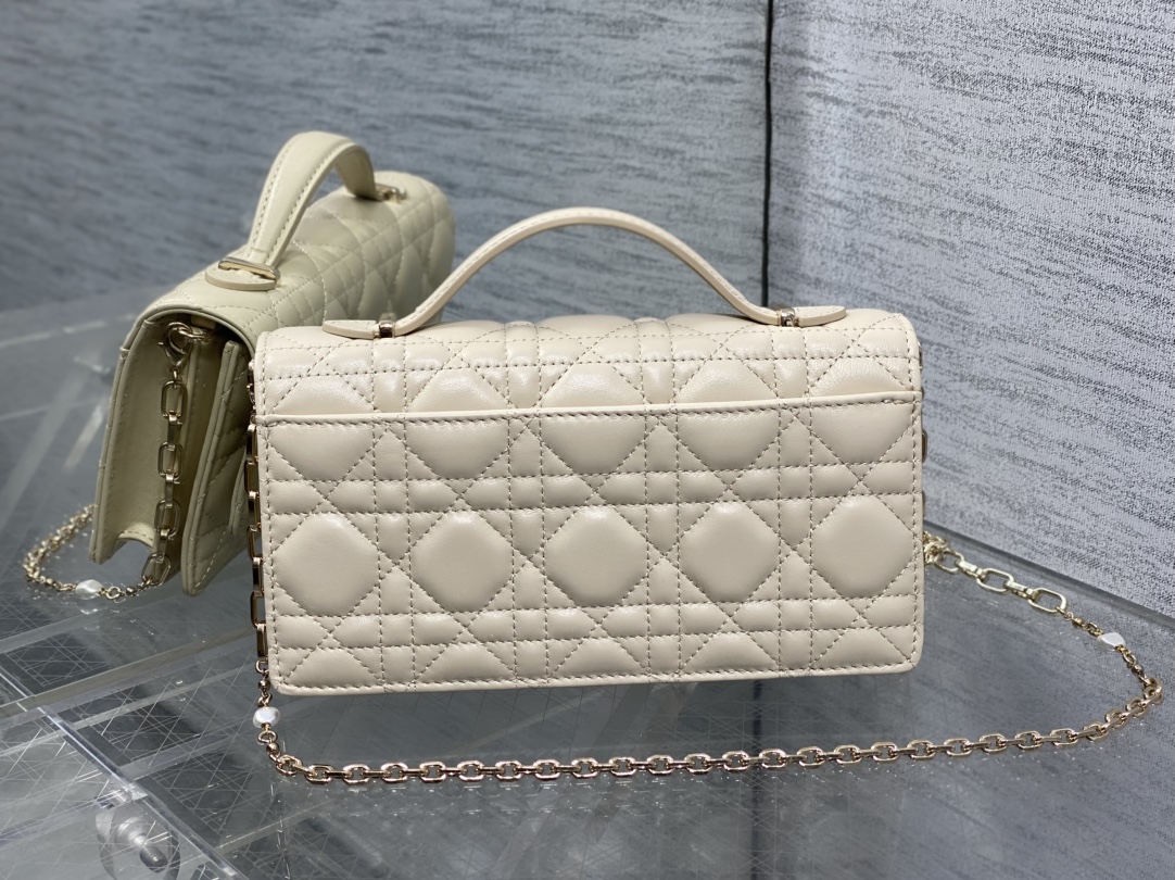 Clutch Bag Sheepskin Beige M-s