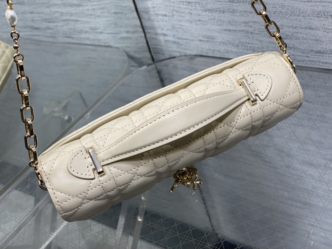 Clutch Bag Sheepskin Beige M-s