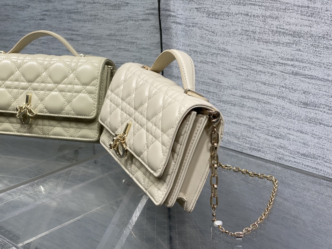 Clutch Bag Sheepskin Beige M-s