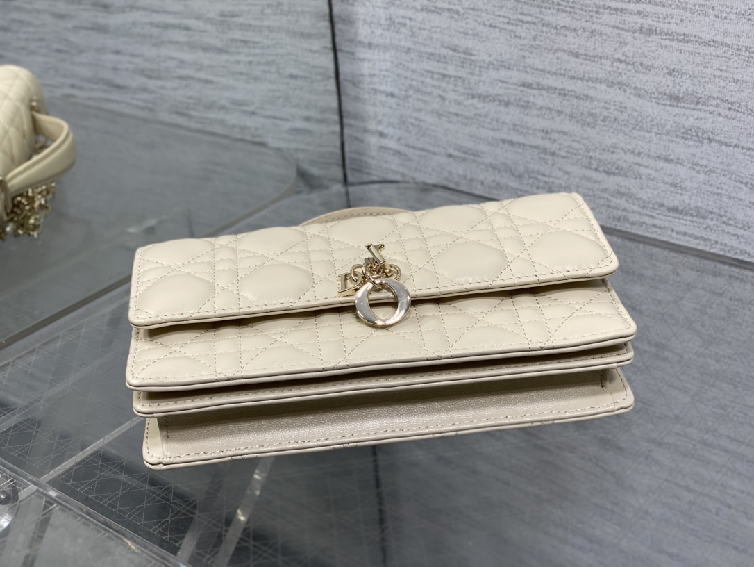 Clutch Bag Sheepskin Beige M-s