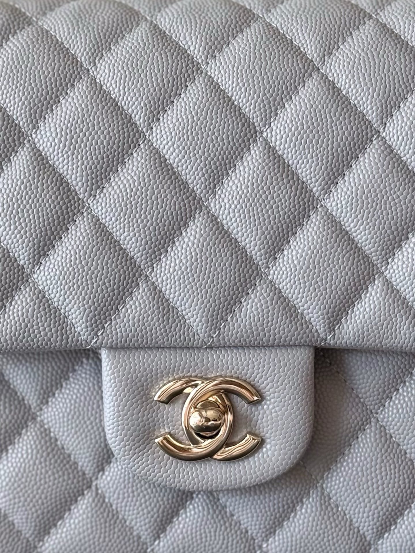 Chanel Basic Bag Sheepskin White M-l-s