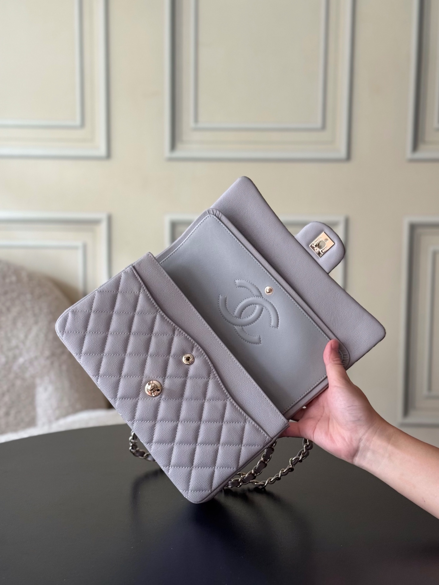 Chanel Basic Bag Sheepskin White M-l-s