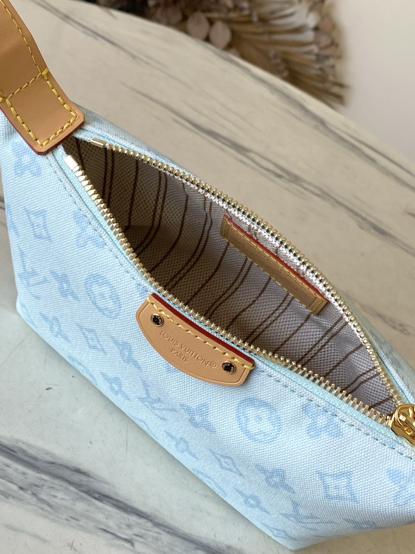 Louis Vuitton Basic Bag Cow Leather M-l-s