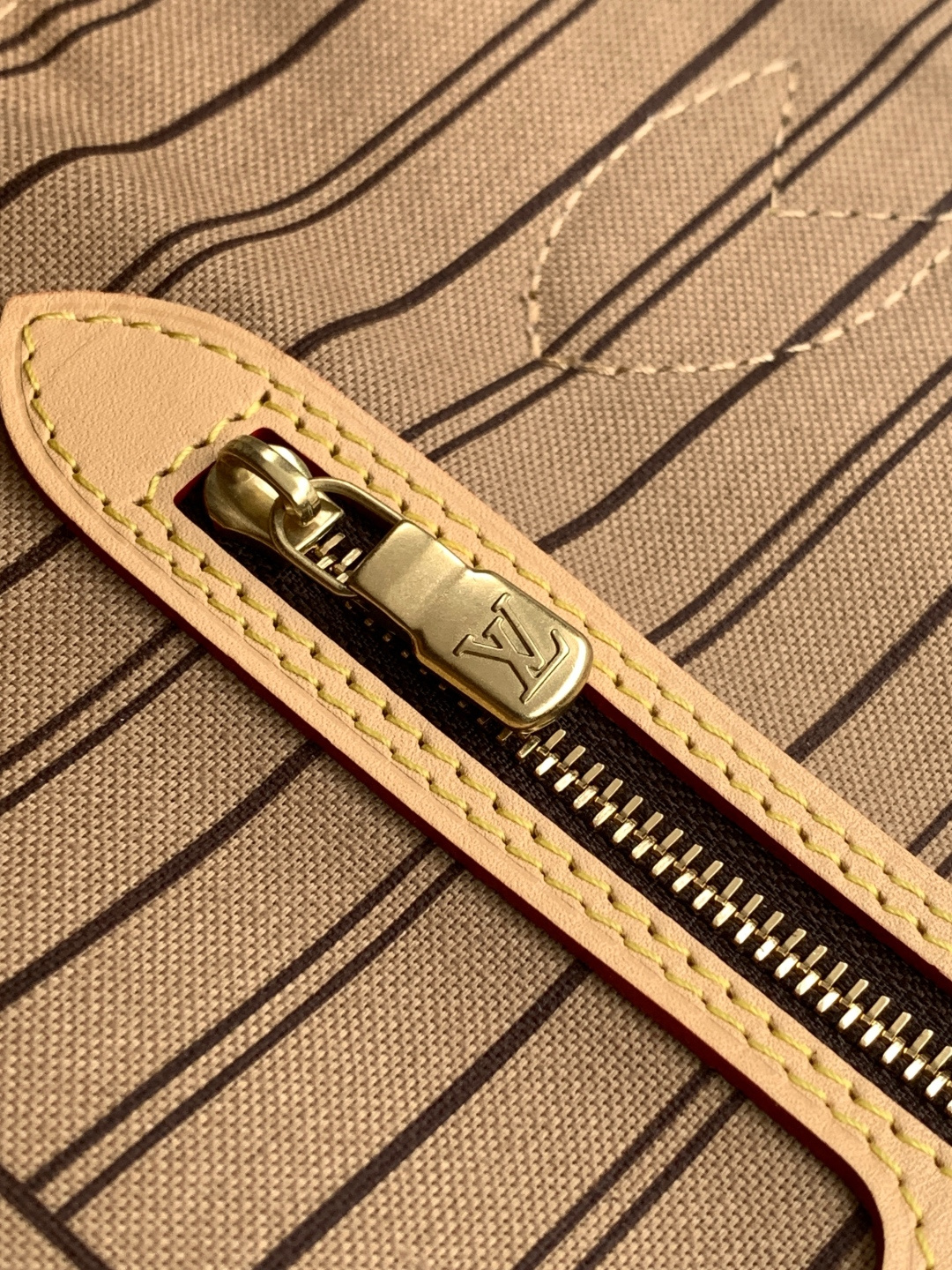 Louis Vuitton Basic Bag M