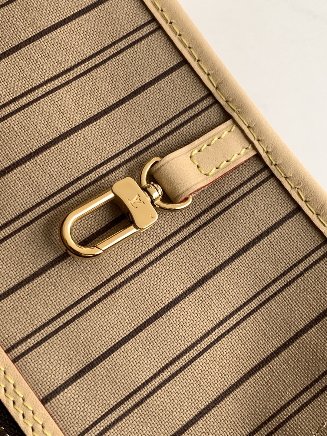 Louis Vuitton Basic Bag M