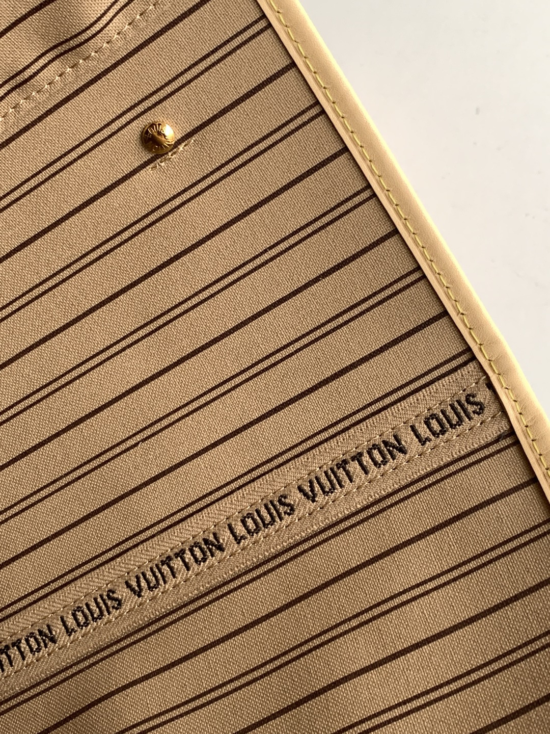 Louis Vuitton Basic Bag M