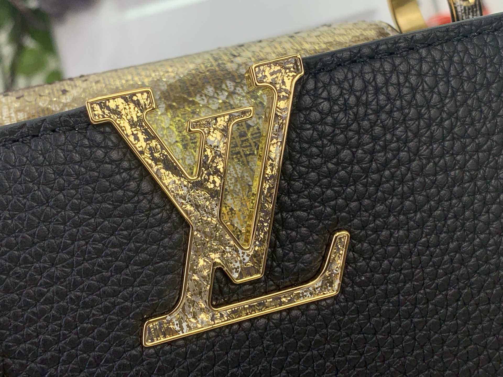 Louis Vuitton Basic Bag Black M-s