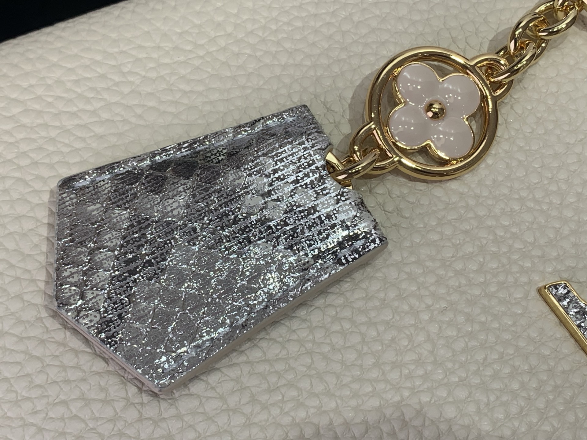 Louis Vuitton Basic Bag White M-s