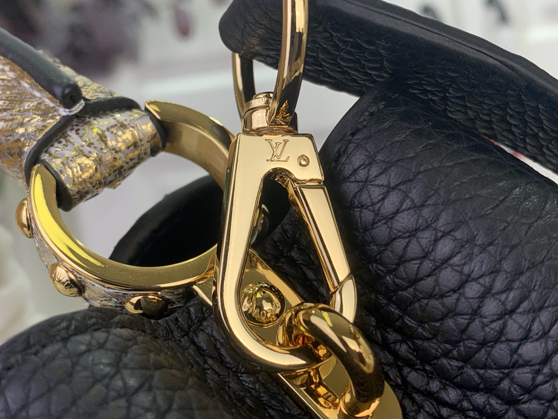 Louis Vuitton Basic Bag Black M-s