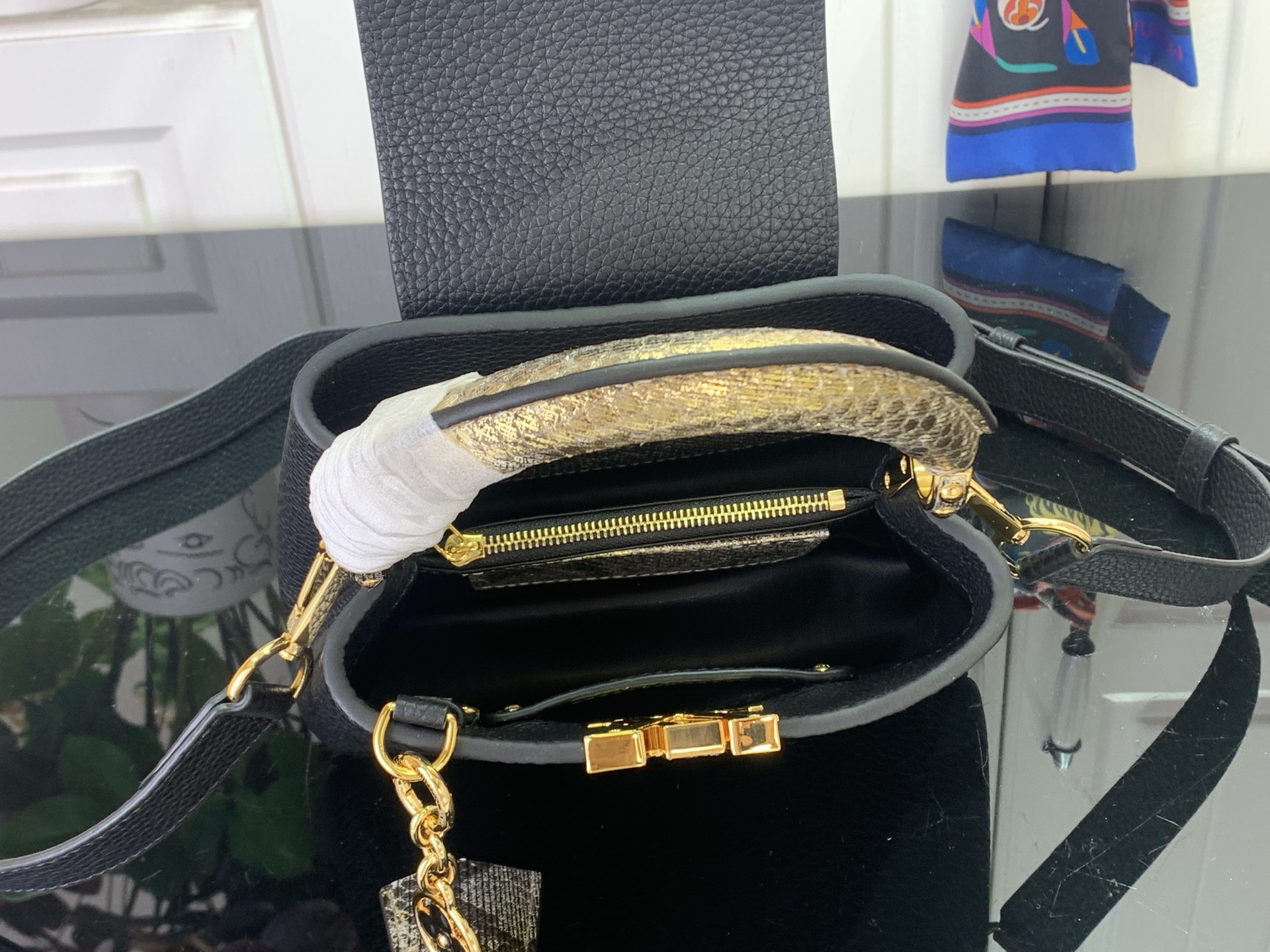 Louis Vuitton Basic Bag Black M-s