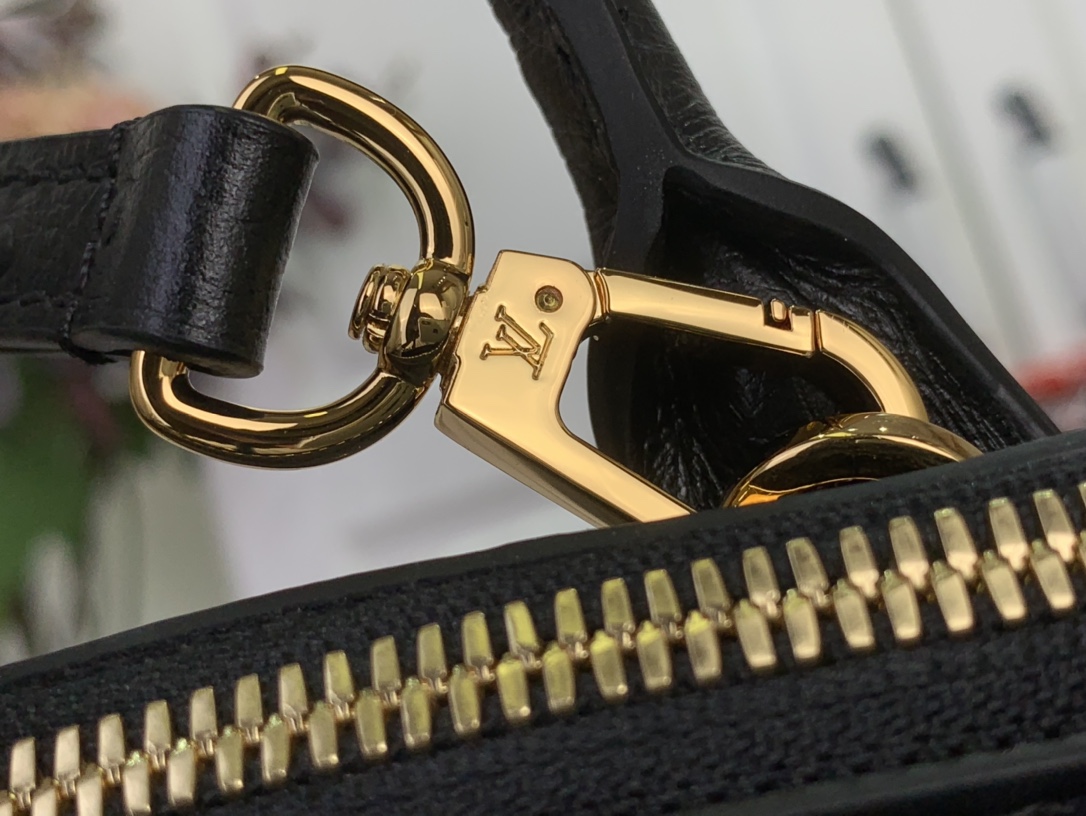 Louis Vuitton Basic Bag Cow Leather Black M-l-s