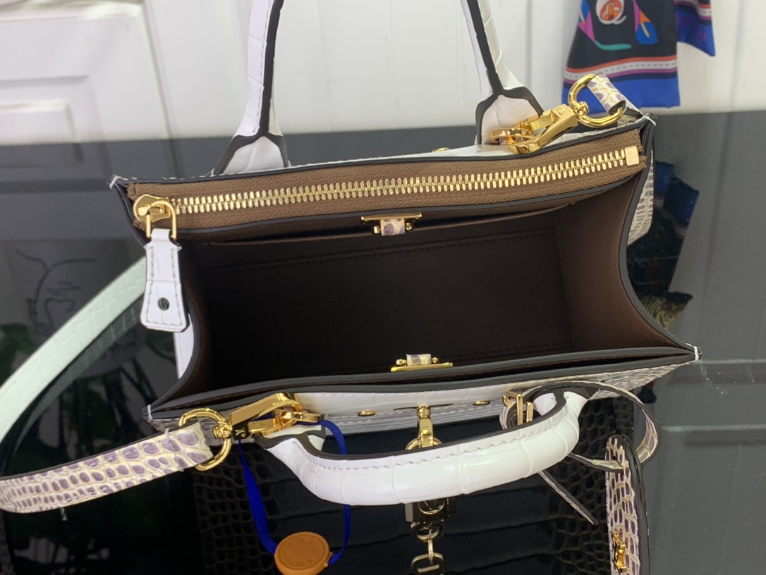 Louis Vuitton Basic Bag Cow Leather White M-l-s