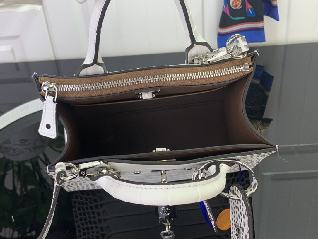 Louis Vuitton Basic Bag Cow Leather White M-l-s