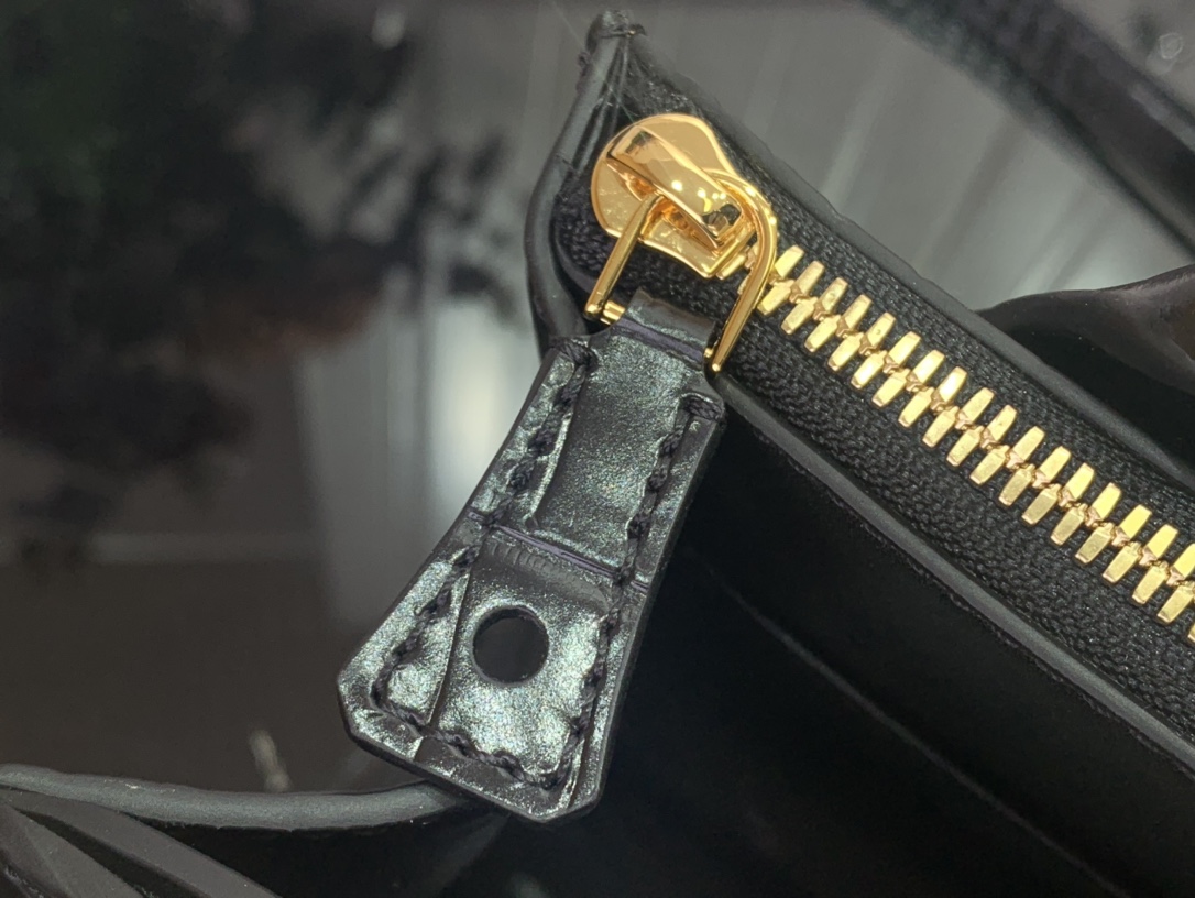 Louis Vuitton Basic Bag Cow Leather Black M-l-s