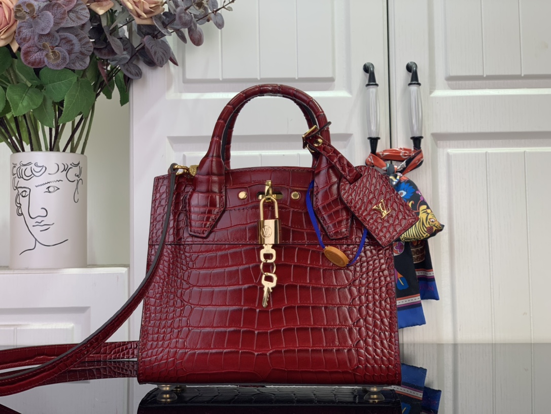 Louis Vuitton Basic Bag Cow Leather Red M-l-s