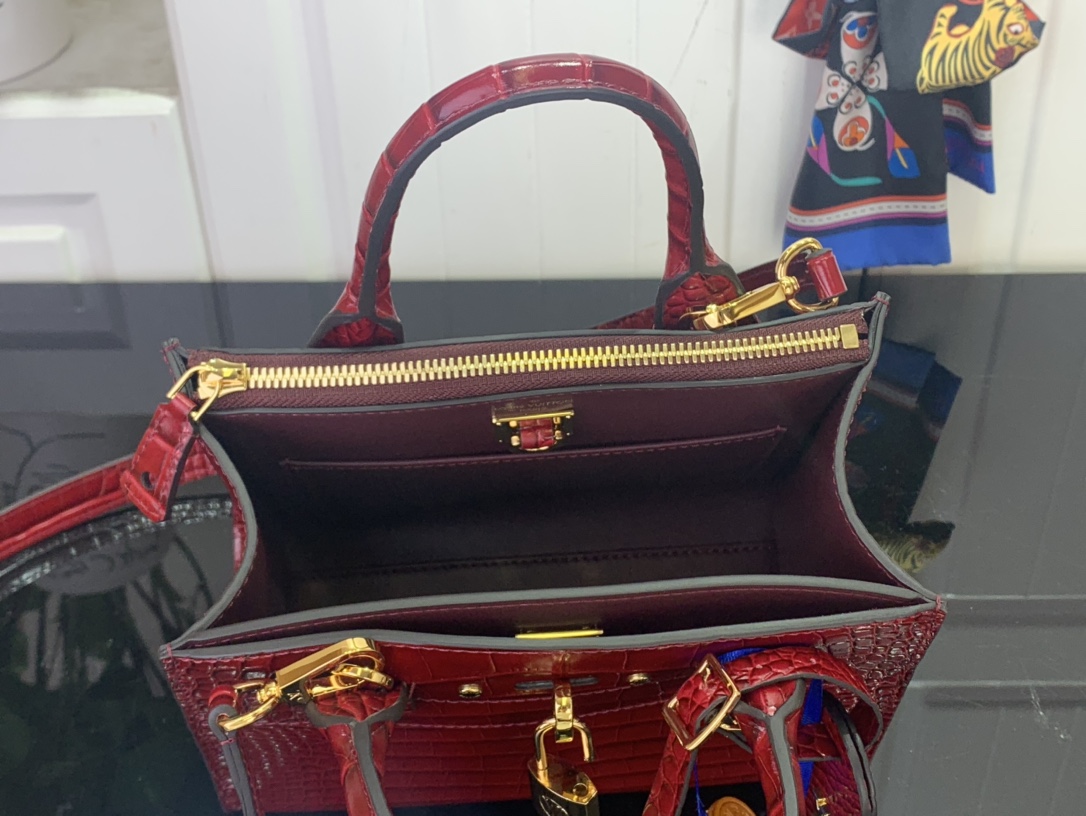 Louis Vuitton Basic Bag Cow Leather Red M-l-s