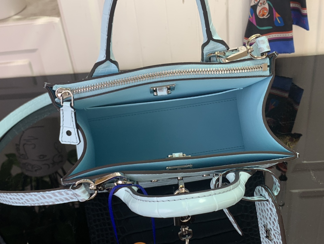 Louis Vuitton Basic Bag Cow Leather Blue M-l-s