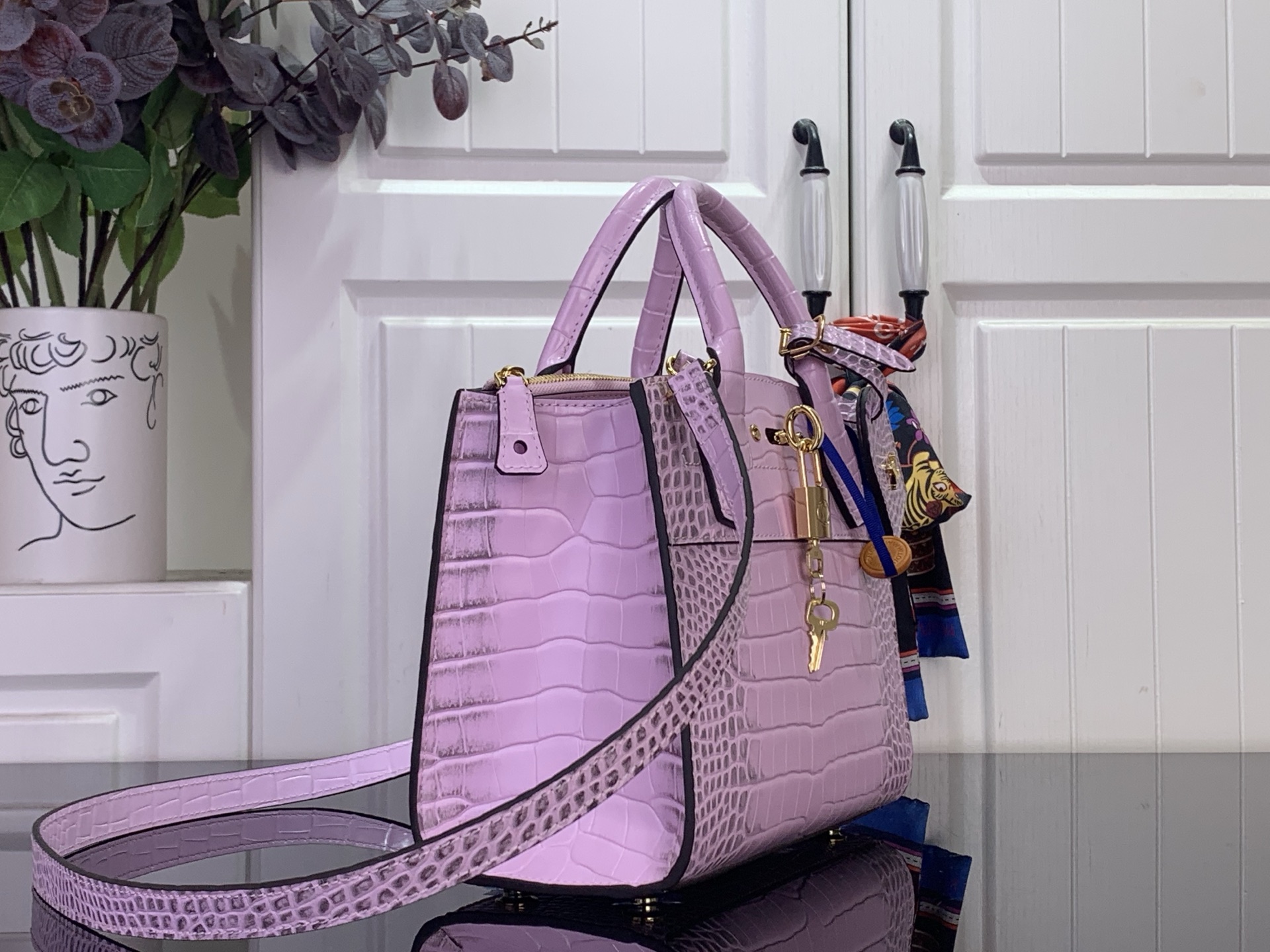 Louis Vuitton Basic Bag Cow Leather M-l-s