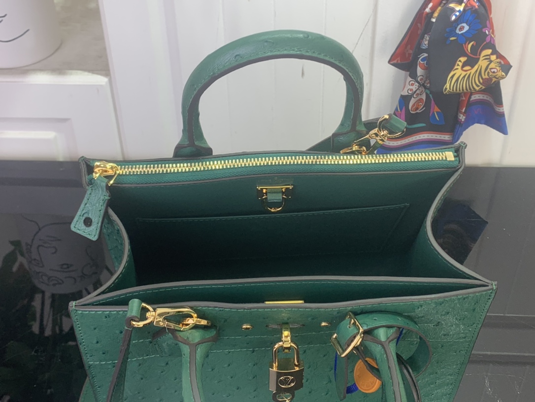Louis Vuitton Basic Bag Cow Leather Green M-l-s