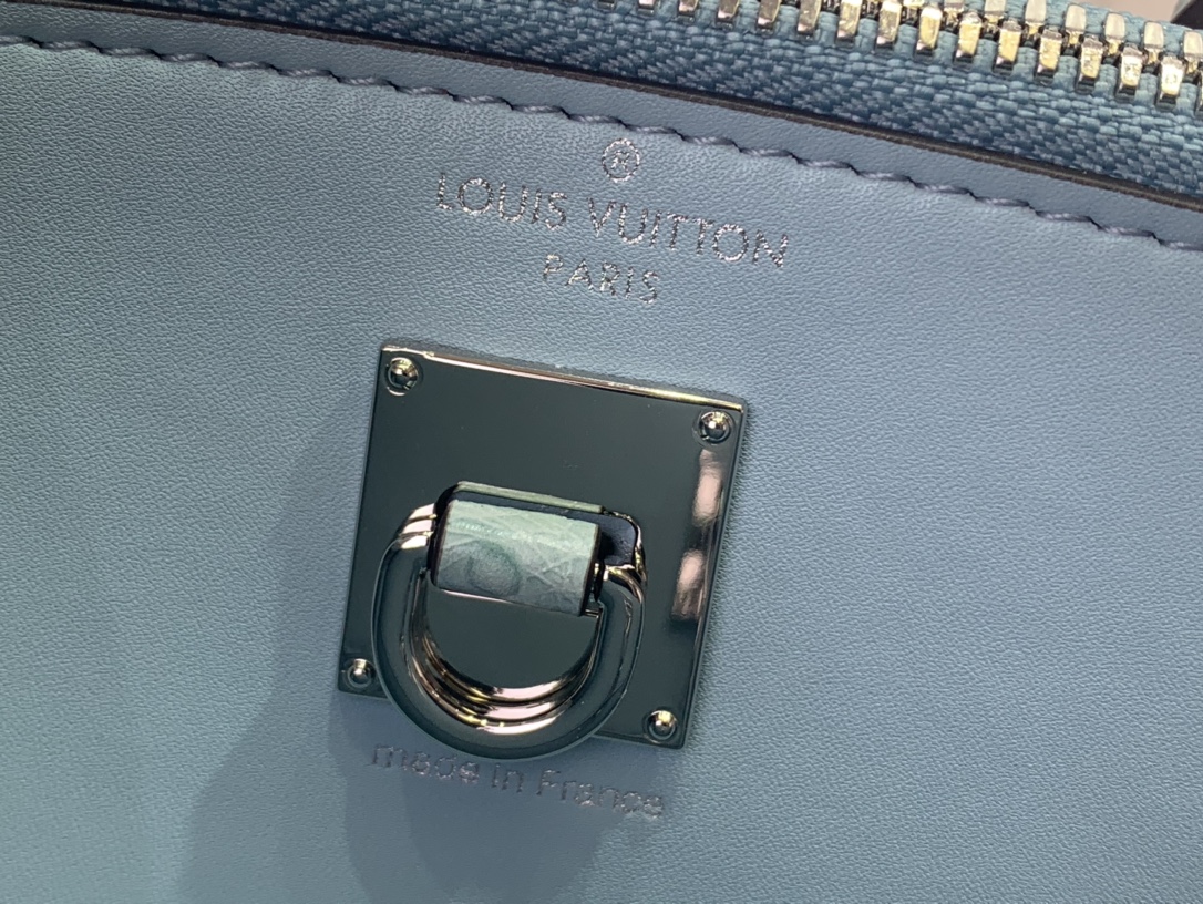 Louis Vuitton Basic Bag Cow Leather Blue M-l-s