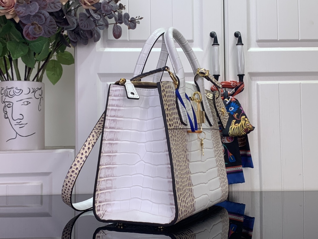 Louis Vuitton Basic Bag Cow Leather White M-l-s