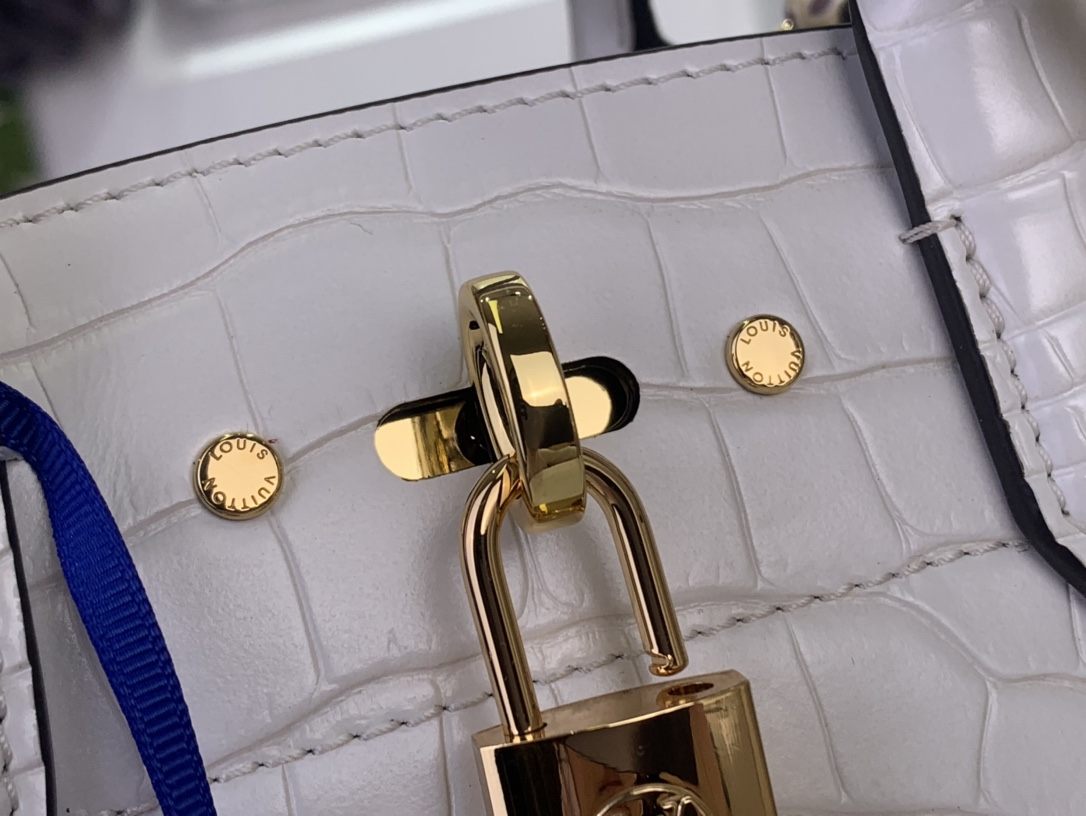 Louis Vuitton Basic Bag Cow Leather White M-l-s