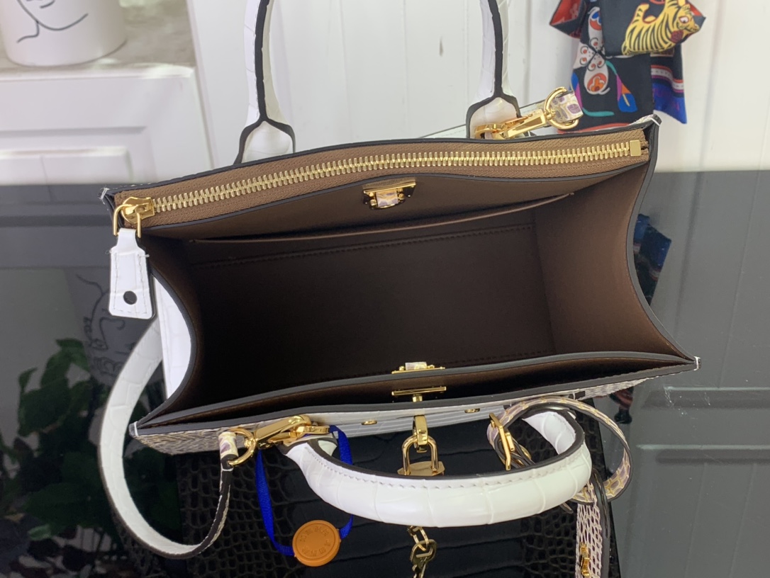 Louis Vuitton Basic Bag Cow Leather White M-l-s