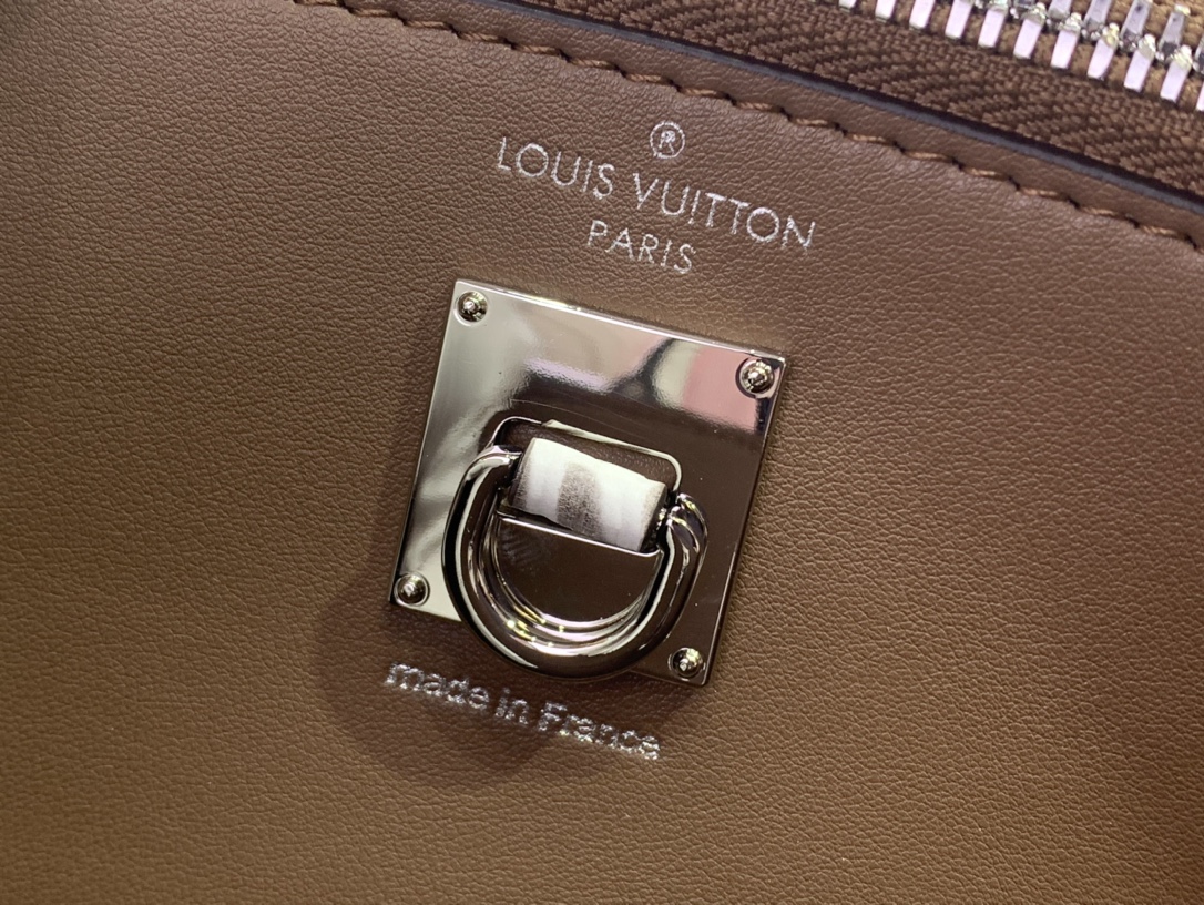 Louis Vuitton Basic Bag Cow Leather White M-l-s