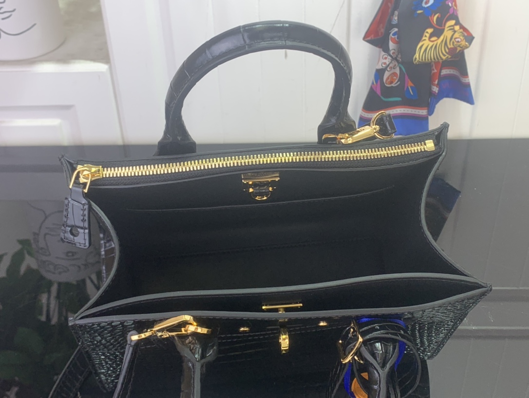 Louis Vuitton Basic Bag Cow Leather Black M-l-s