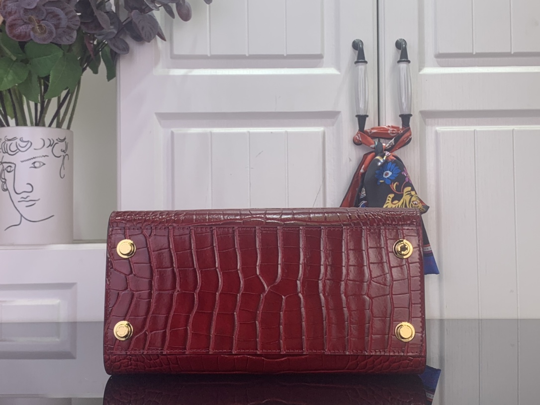 Louis Vuitton Basic Bag Cow Leather Red M-l-s