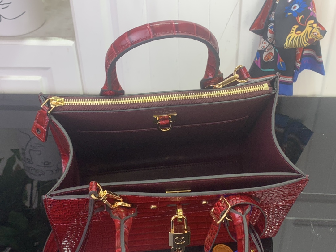 Louis Vuitton Basic Bag Cow Leather Red M-l-s