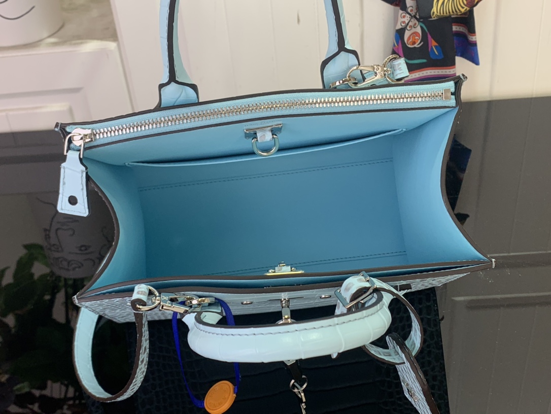 Louis Vuitton Basic Bag Cow Leather Blue M-l-s