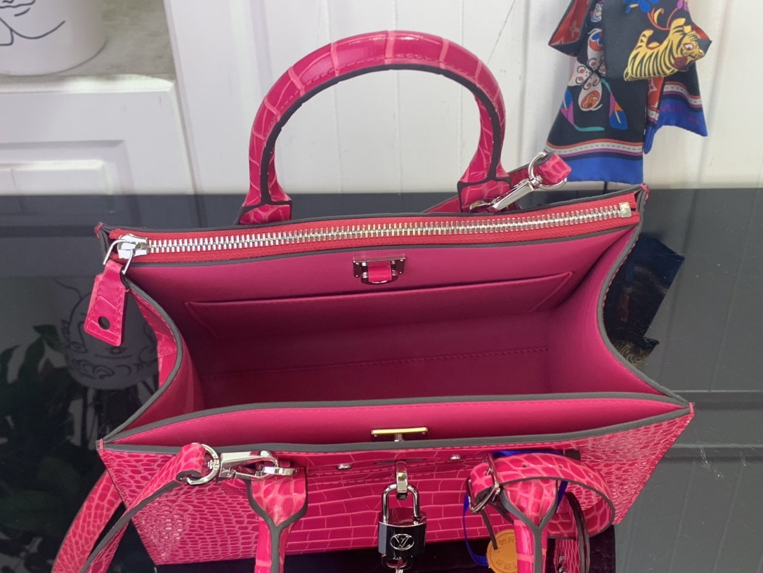 Louis Vuitton Basic Bag Cow Leather Red M-l-s