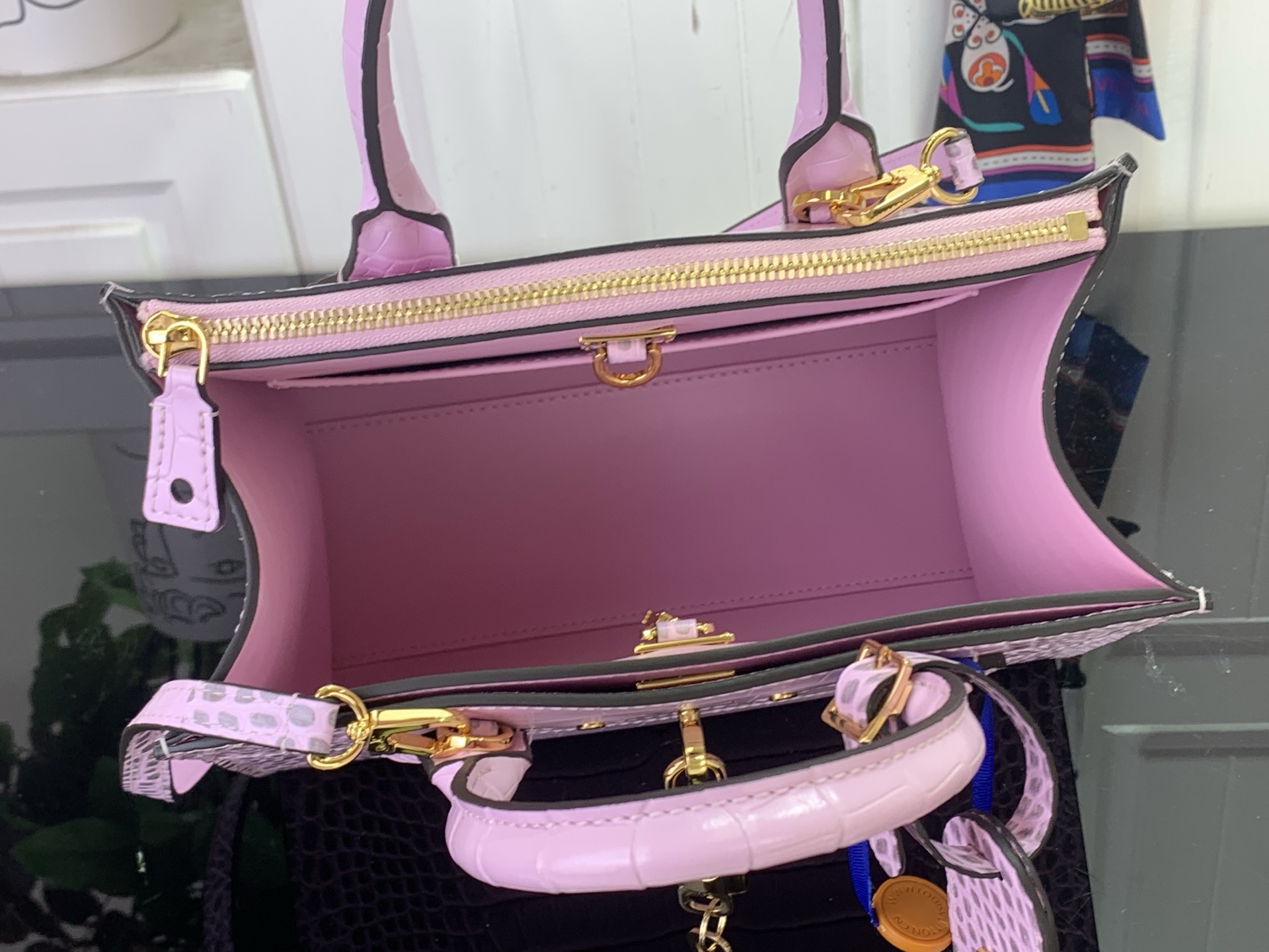 Louis Vuitton Basic Bag Cow Leather M-l-s