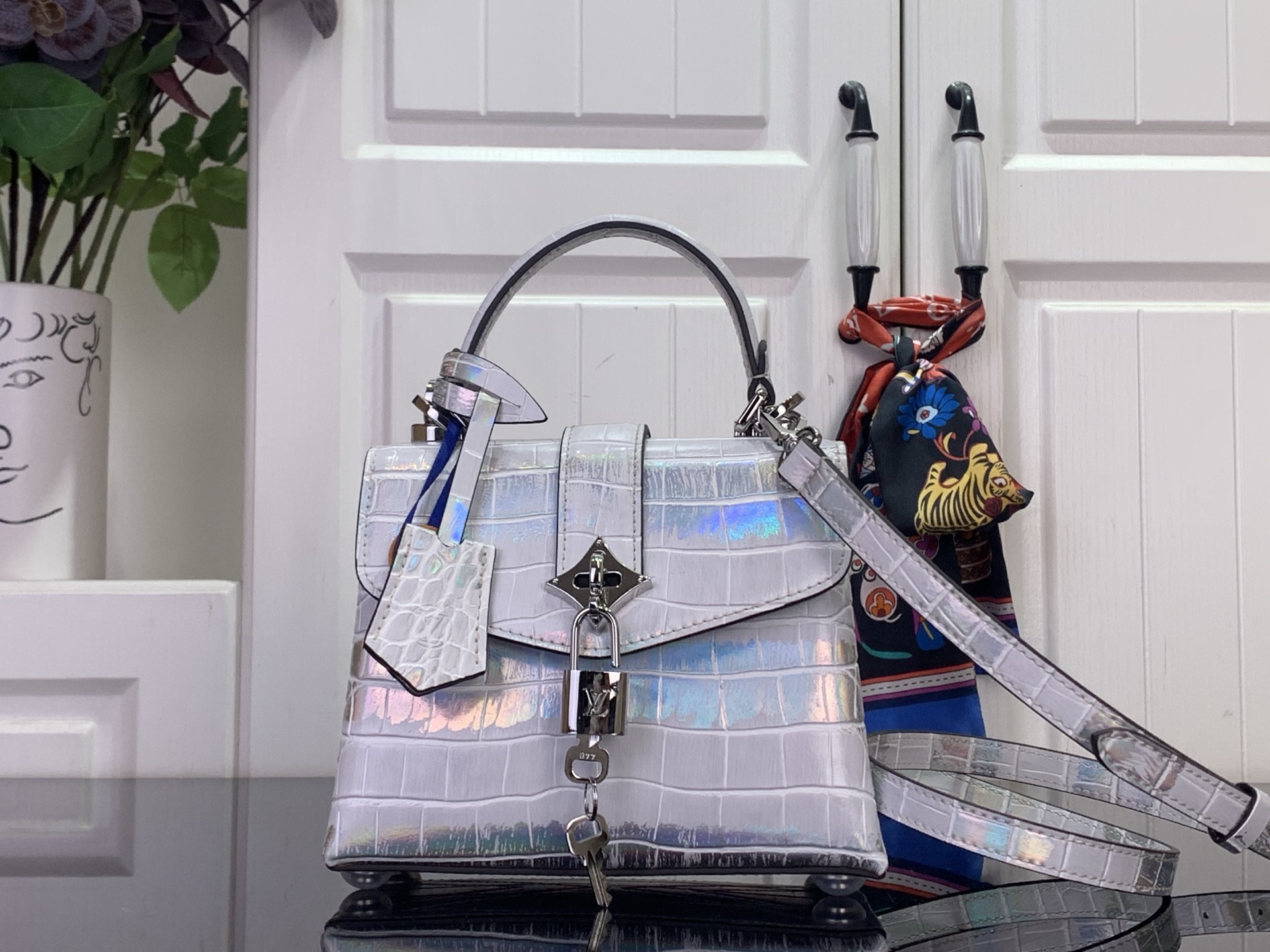 Louis Vuitton Basic Bag M-s