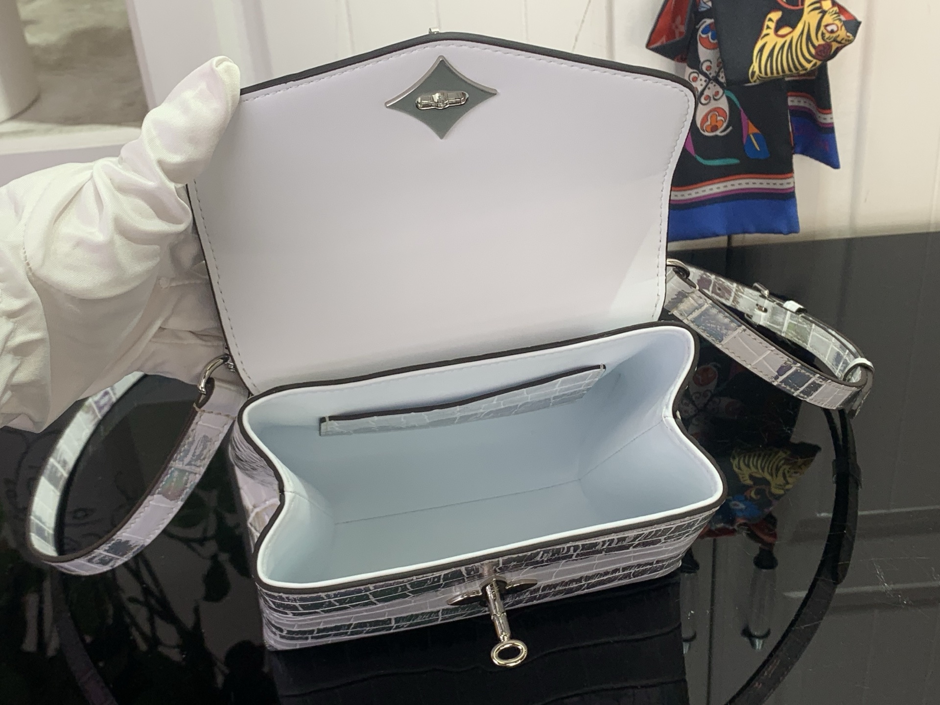 Louis Vuitton Basic Bag M-s